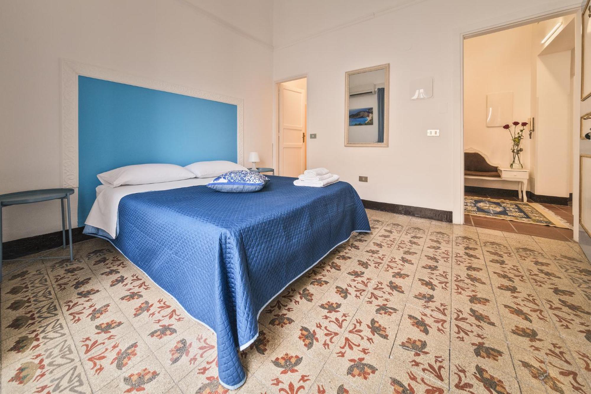 Voila Rooms Guest House Terrasini Buitenkant foto