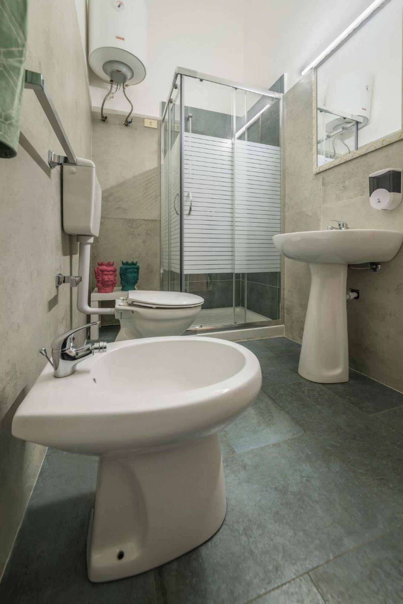 Voila Rooms Guest House Terrasini Buitenkant foto