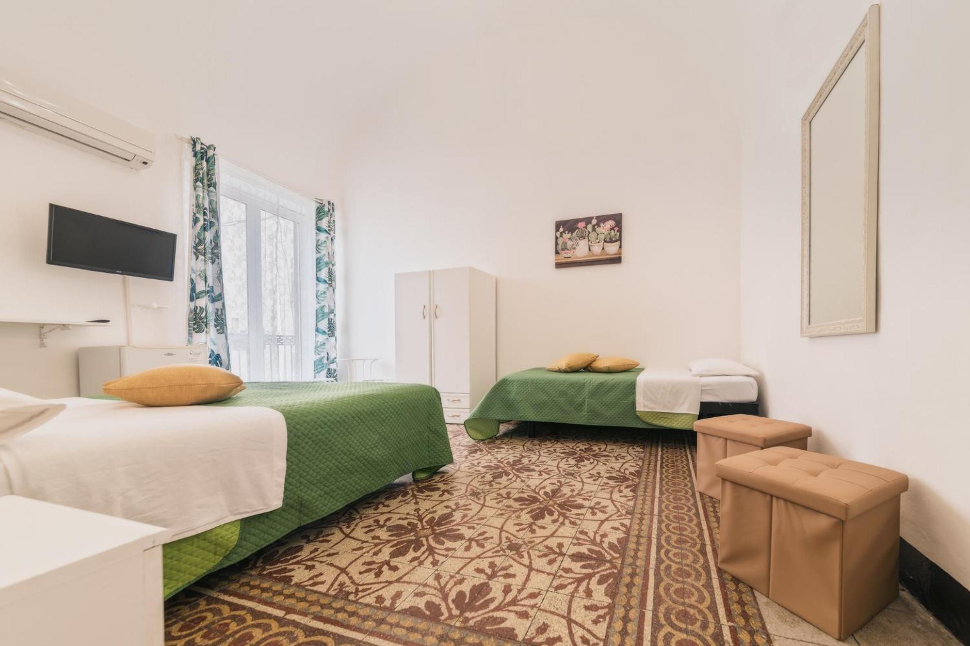 Voila Rooms Guest House Terrasini Buitenkant foto